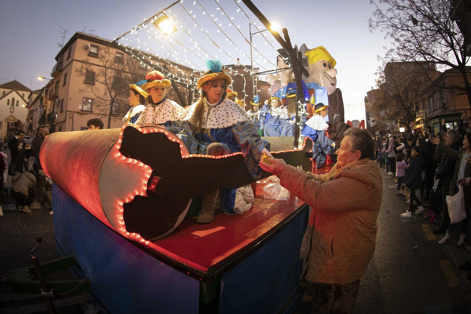 La cabalgata de los Reyes Magos de Granada, en imágenes