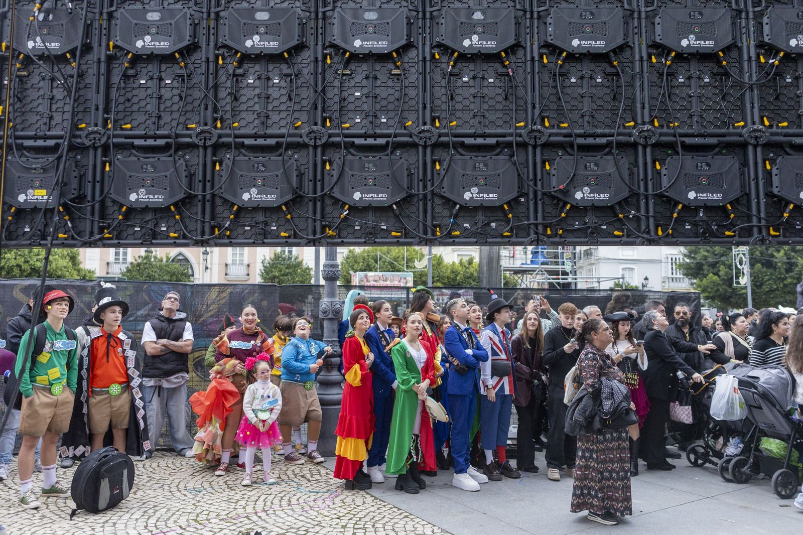 El Carnaval en la calle calienta motores: pregón infantil y concierto en San Antonio