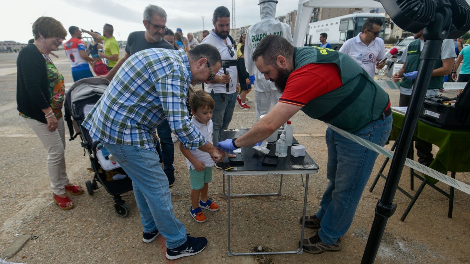 Las fotos de la exhibición de medios de la Guardia Civil en el llano amarillo