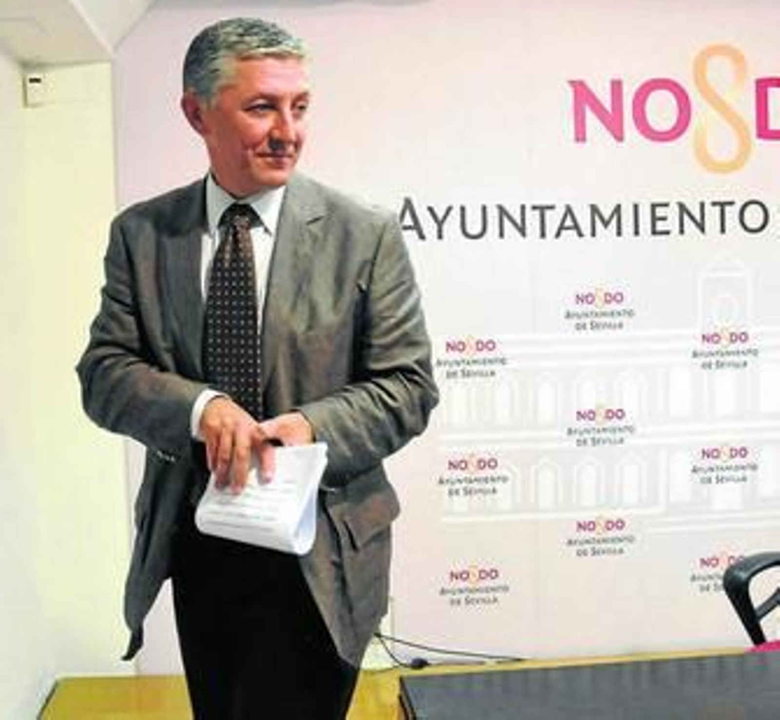 El delegado de Urbanismo, Maximiliano Vílchez, al término de su comparecencia de ayer.