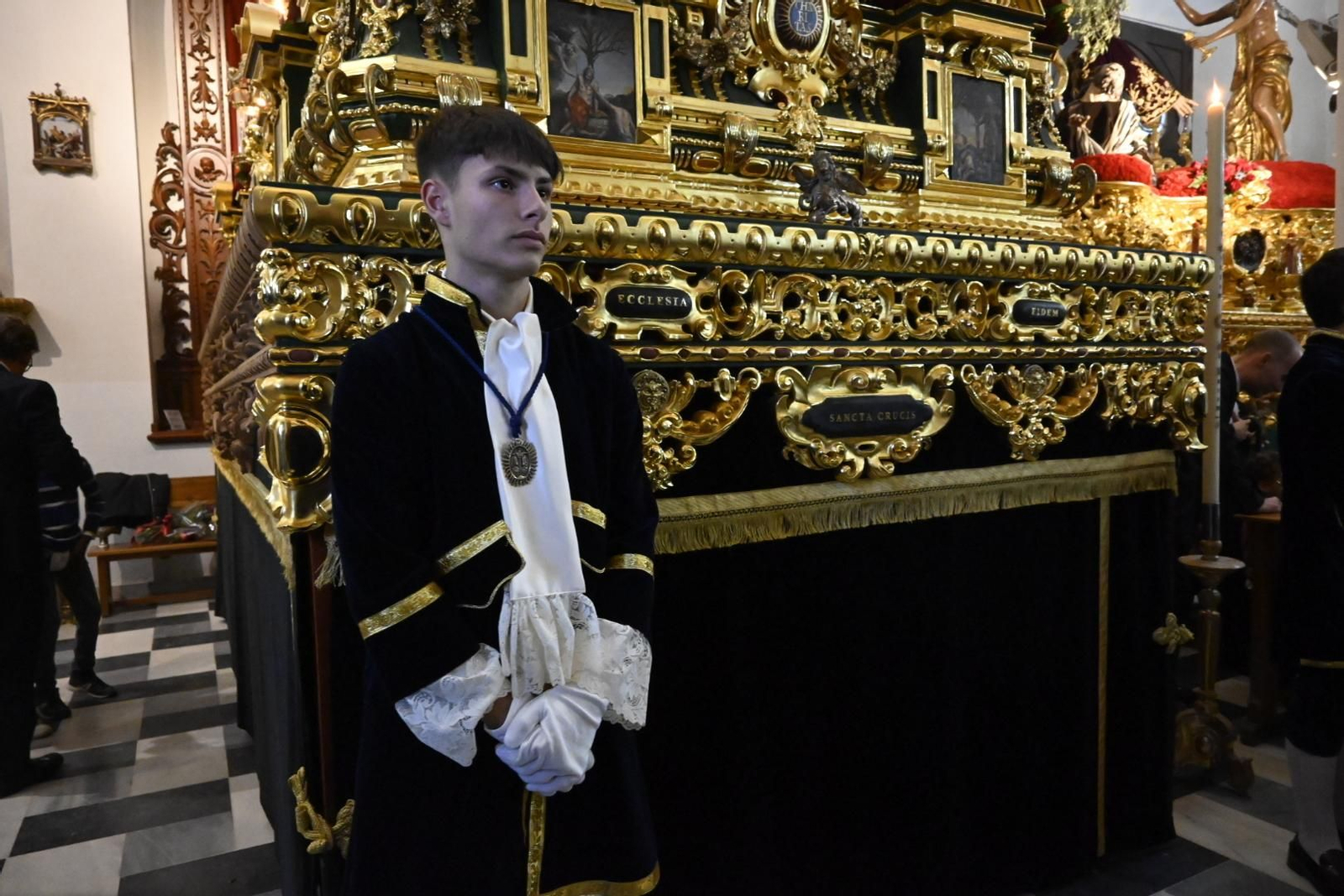 Las mejores imágenes del Miércoles Santo: Hermandad de la Santa Cruz