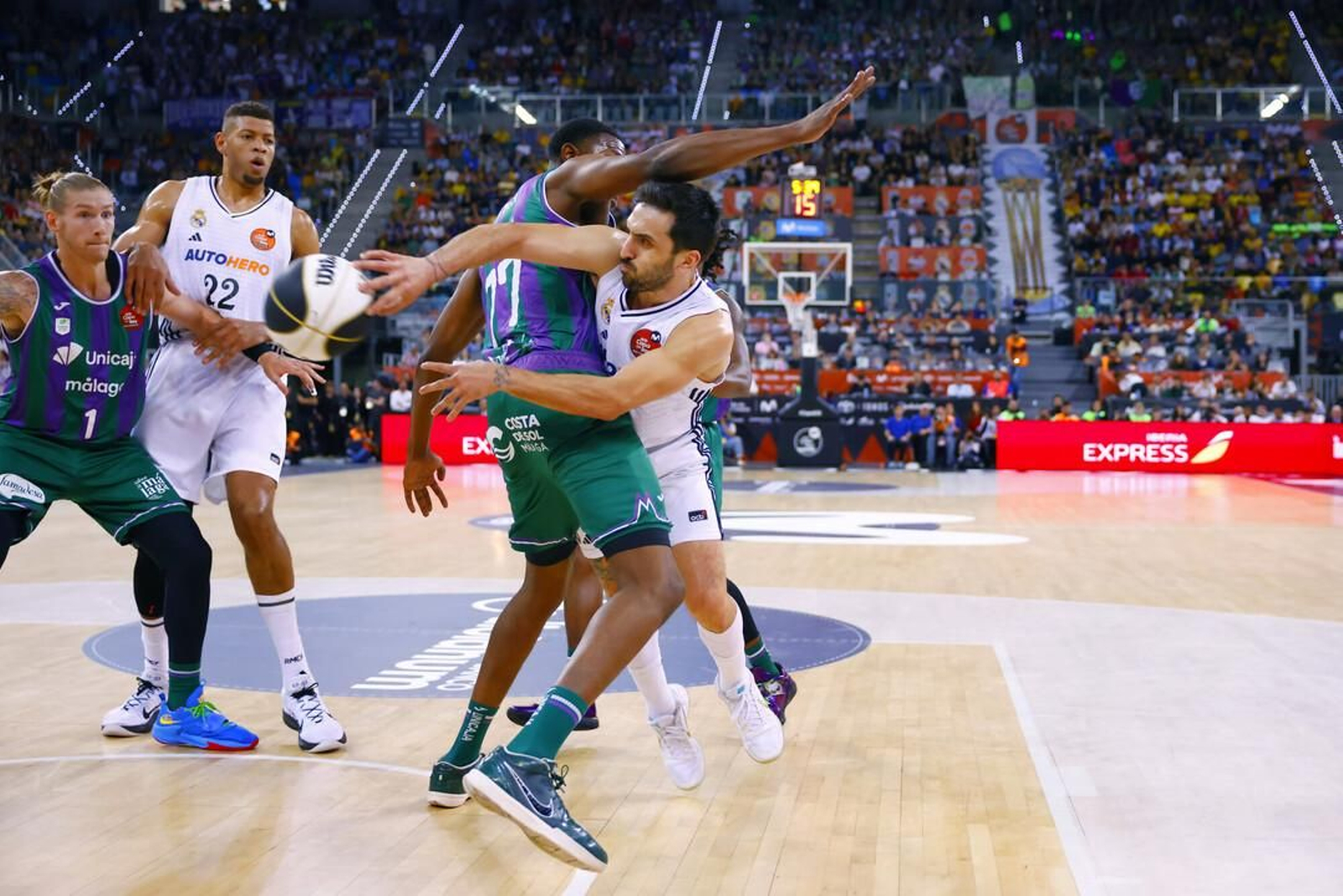 El Unicaja, campeón de Copa: Todas las imágenes del partido, la fiesta y la llegada a Málaga