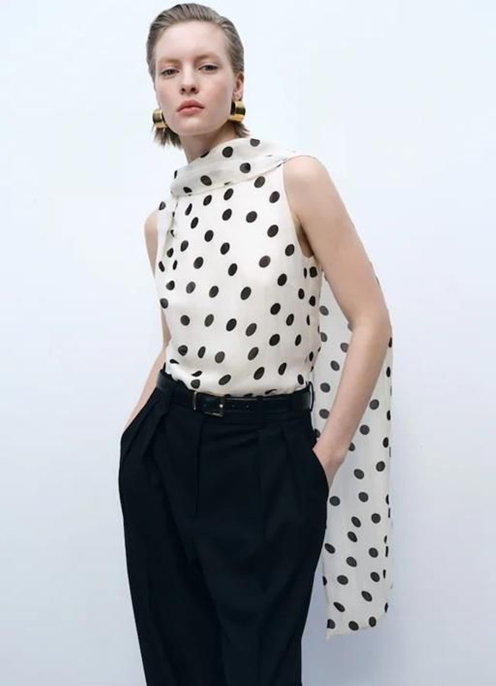 Top de lunares de Mango.