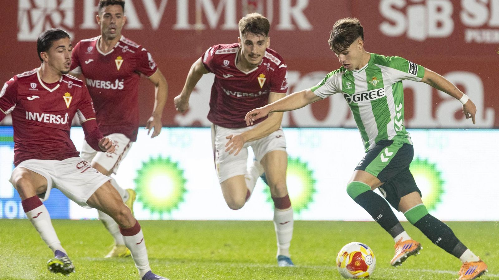 Ángel Ortiz, en un lance del encuentro ante el Murcia.