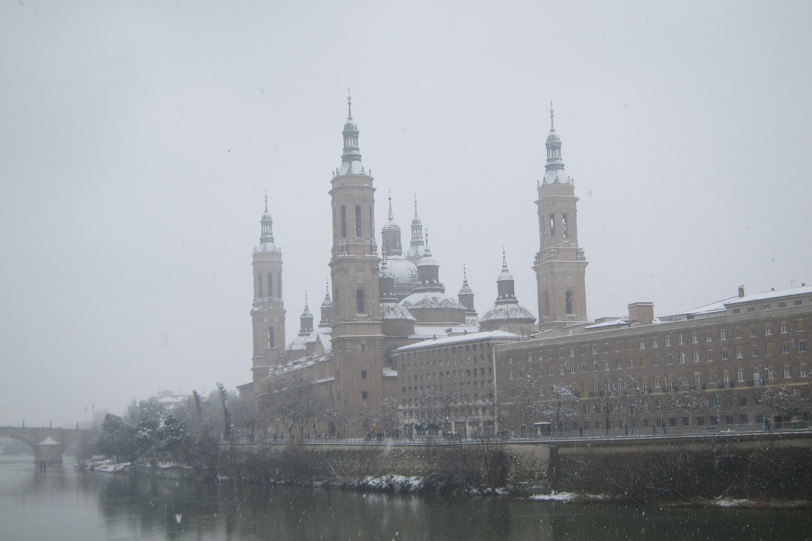 El segundo día del temporal 'Filomena' en imágenes: más nieve y caos