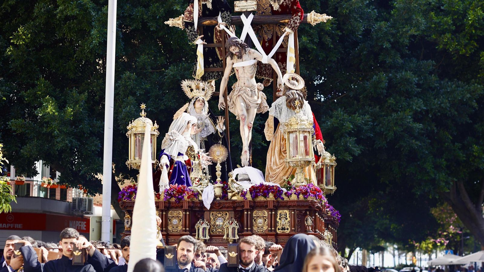El Descendimiento, en su procesión del Viernes Santo en Málaga.