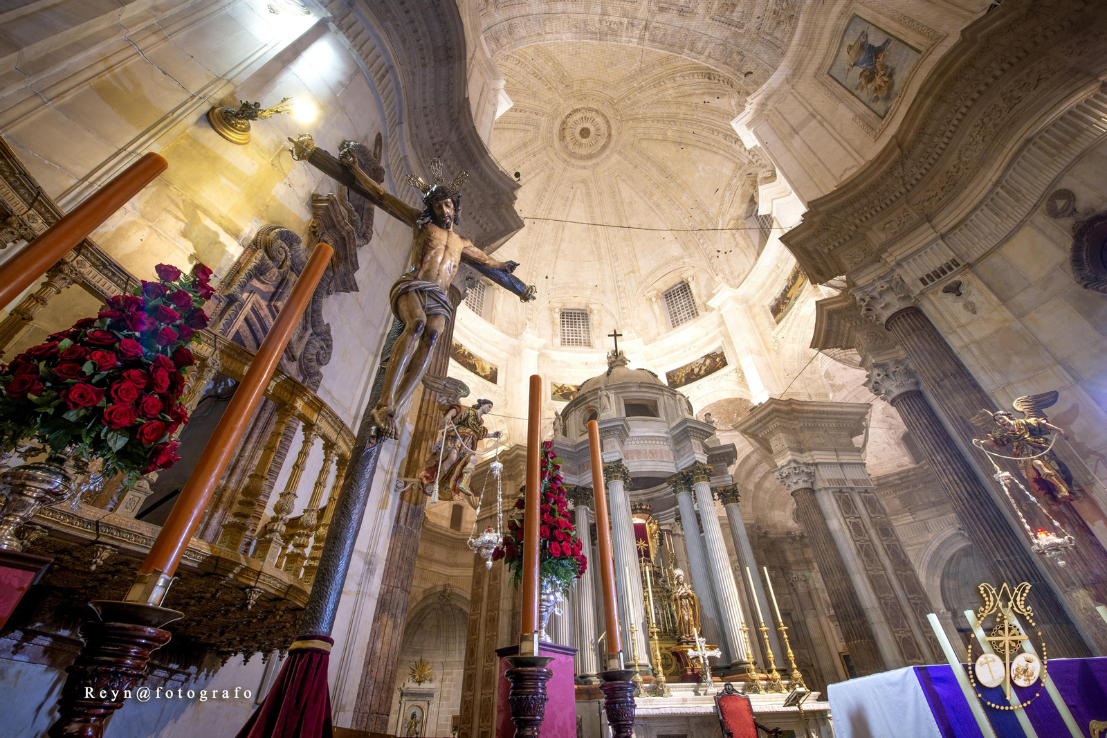 El Cristo de la Piedad, en el altar mayor de la Catedral