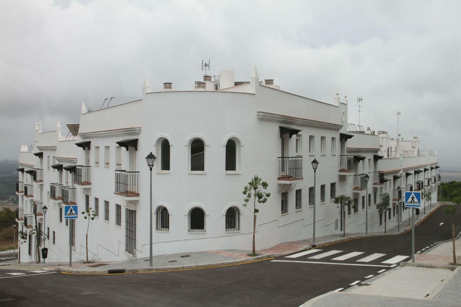 Un bloque de viviendas en Vejer en una imagen de archivo.