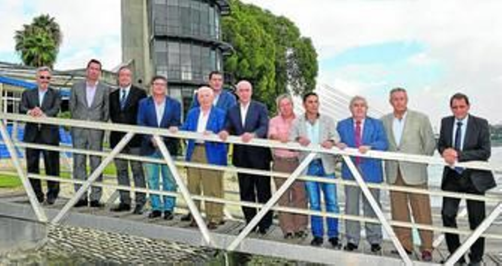 Luciano Alonso se reunió en Sevilla con dirigentes de algunas federaciones, entre ellos el jerezano Manuel Rodríguez -primero por la derecha-, presidente de la Andaluza de Ciclismo.