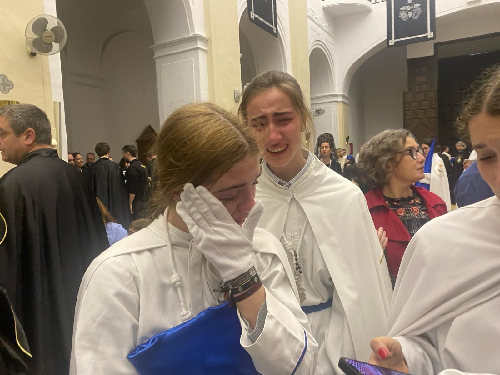 En imágenes: La lluvia suspende el Lunes Santo en cuestión de horas