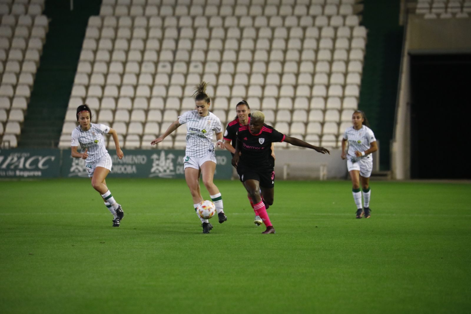 La derrota del Córdoba Femenino ante el Madrid CFF en la Copa de la Reina, en imágenes