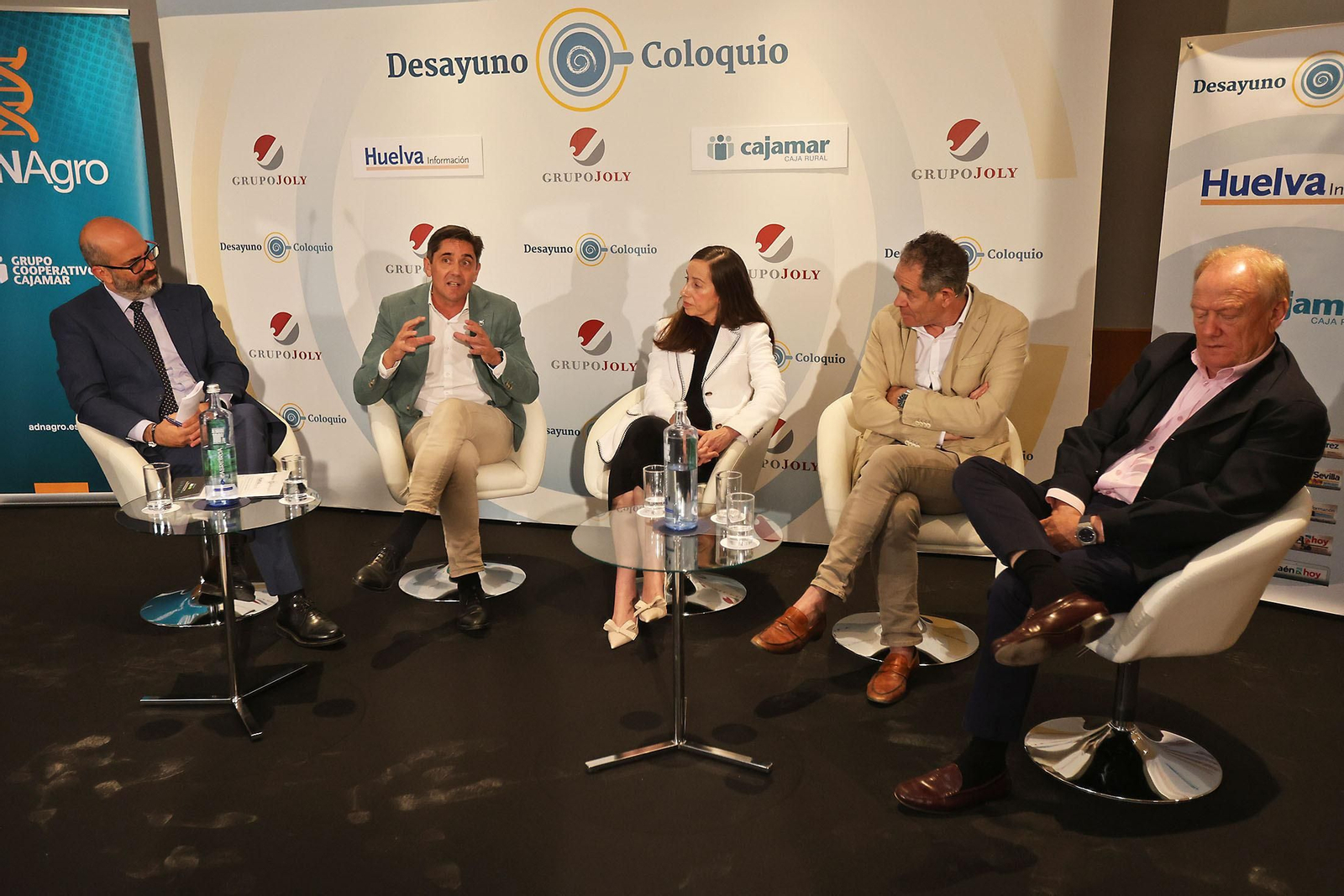 Las imágenes en el desayuno-coloquio de Grupo Joly 'Frutos rojos: retos de un futuro sostenible'