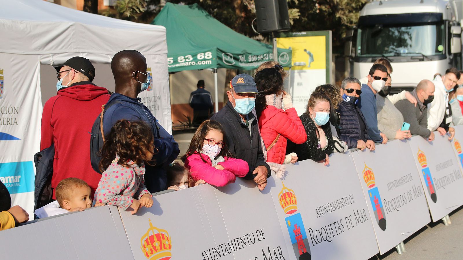 Aficionados junto a la meta.