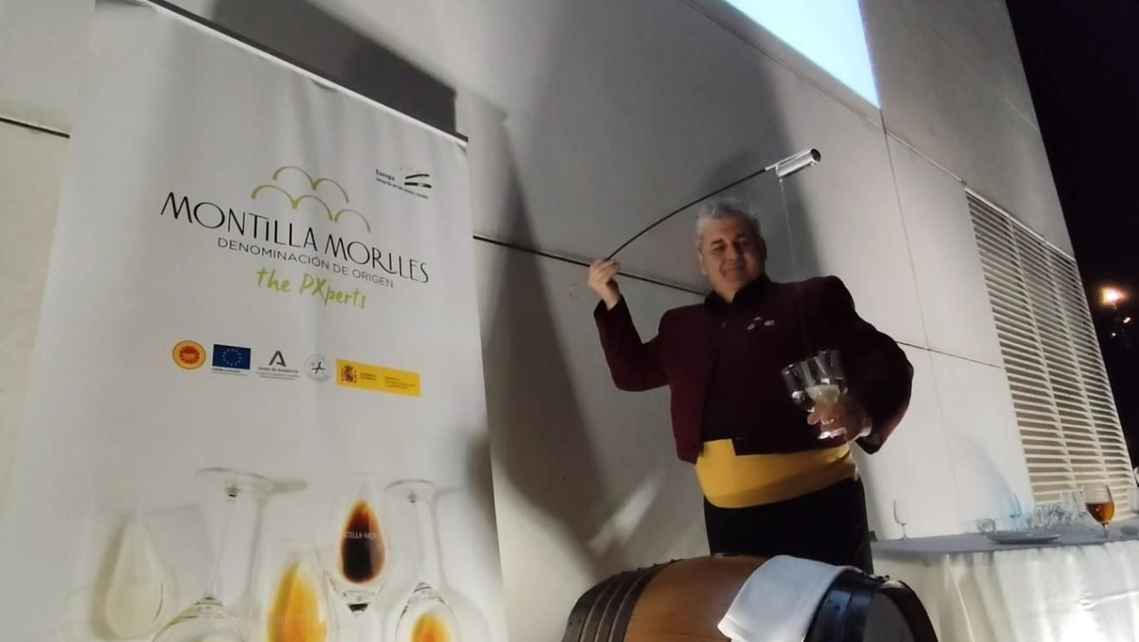 Se sirvió vino de Montilla-Moriles.