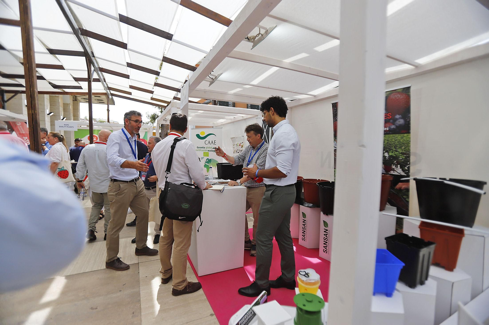 Imágenes del ambiente en la VIII Congreso Internacional de Frutos Rojos en Huelva