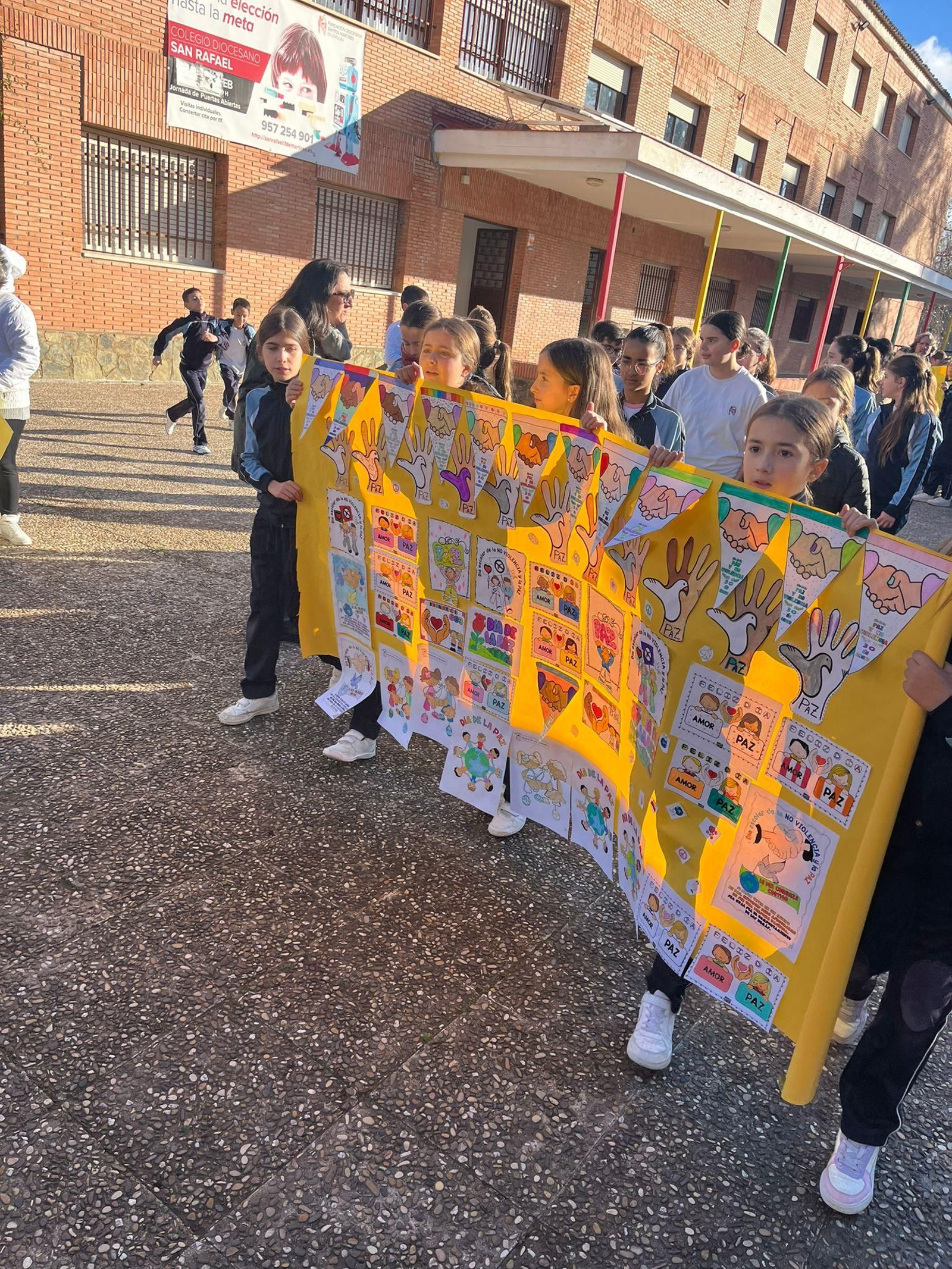 Los colegios de Córdoba celebran el Día de la Paz, en imágenes