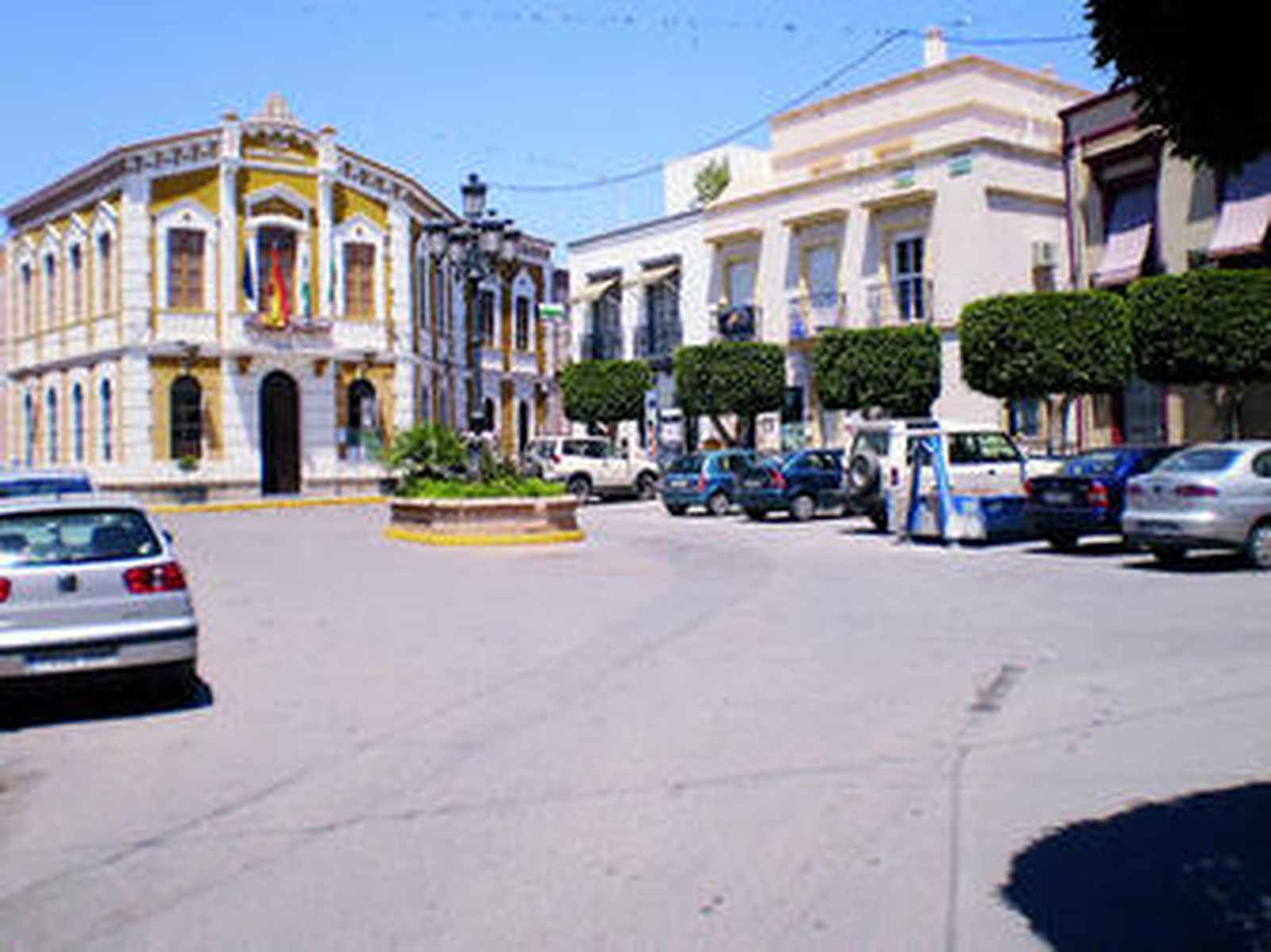 Estado actual de la plaza de la Villa con el consistorio al fondo.
