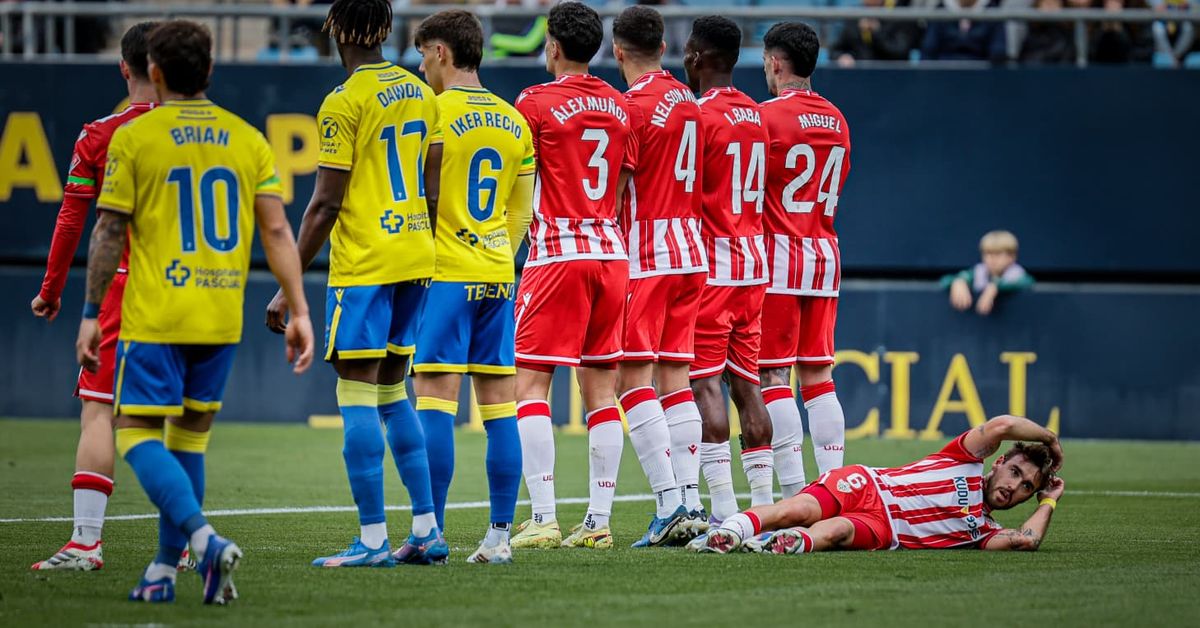 El Cádiz CF, en mitad de la nada: lejos del ascenso y el descenso y tendencia a la baja