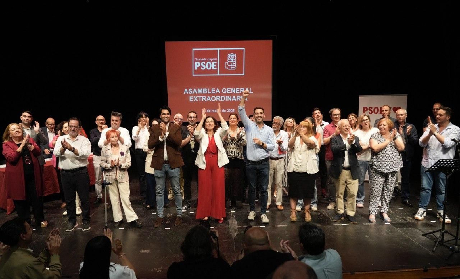 Raquel Ruz celebra con su equipo de trabajo la elección Raquel Ruz celebra con su equipo de trabajo la elección