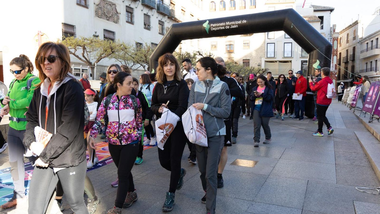 En imágenes: kilómetros para la esperanza de Celia en el CxM Trail Solidario IES Fuente de la Peña (I)