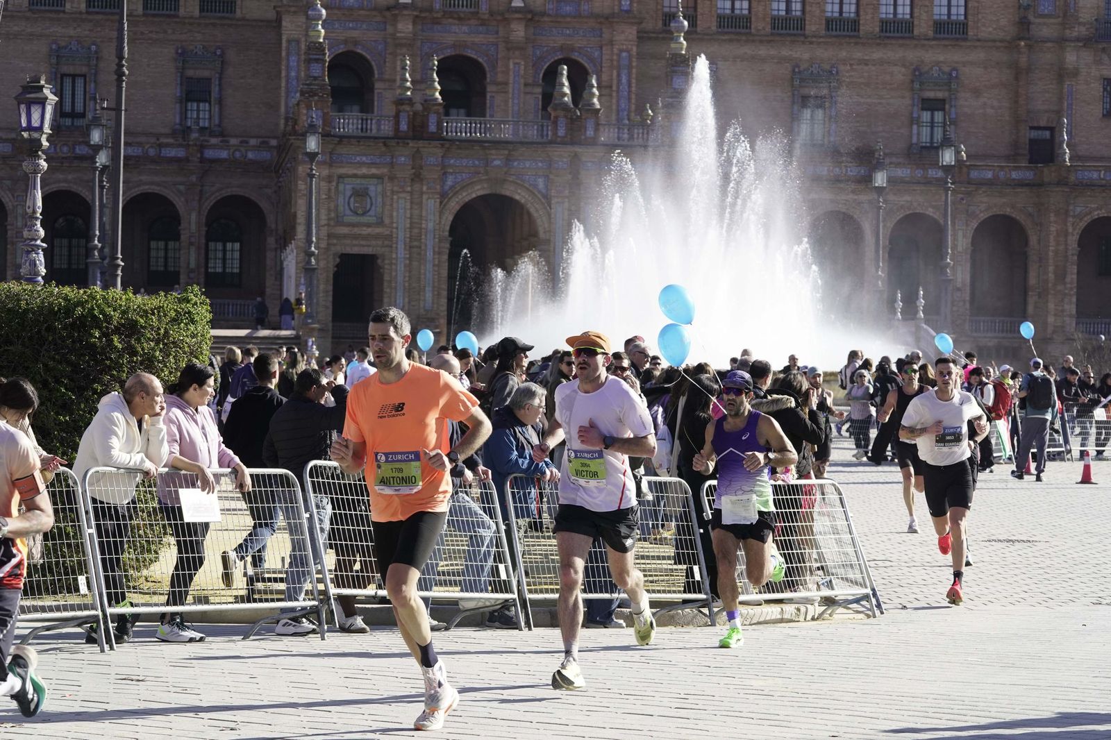 El Zúrich Maraton de Sevilla 2026 en la Plaza de España, galería 1
