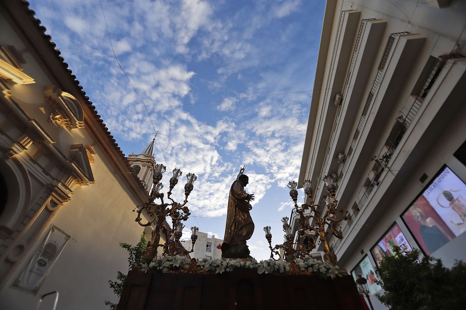 Imágenes del Sagrado corazón de Jesús en procesión por las calles del centro