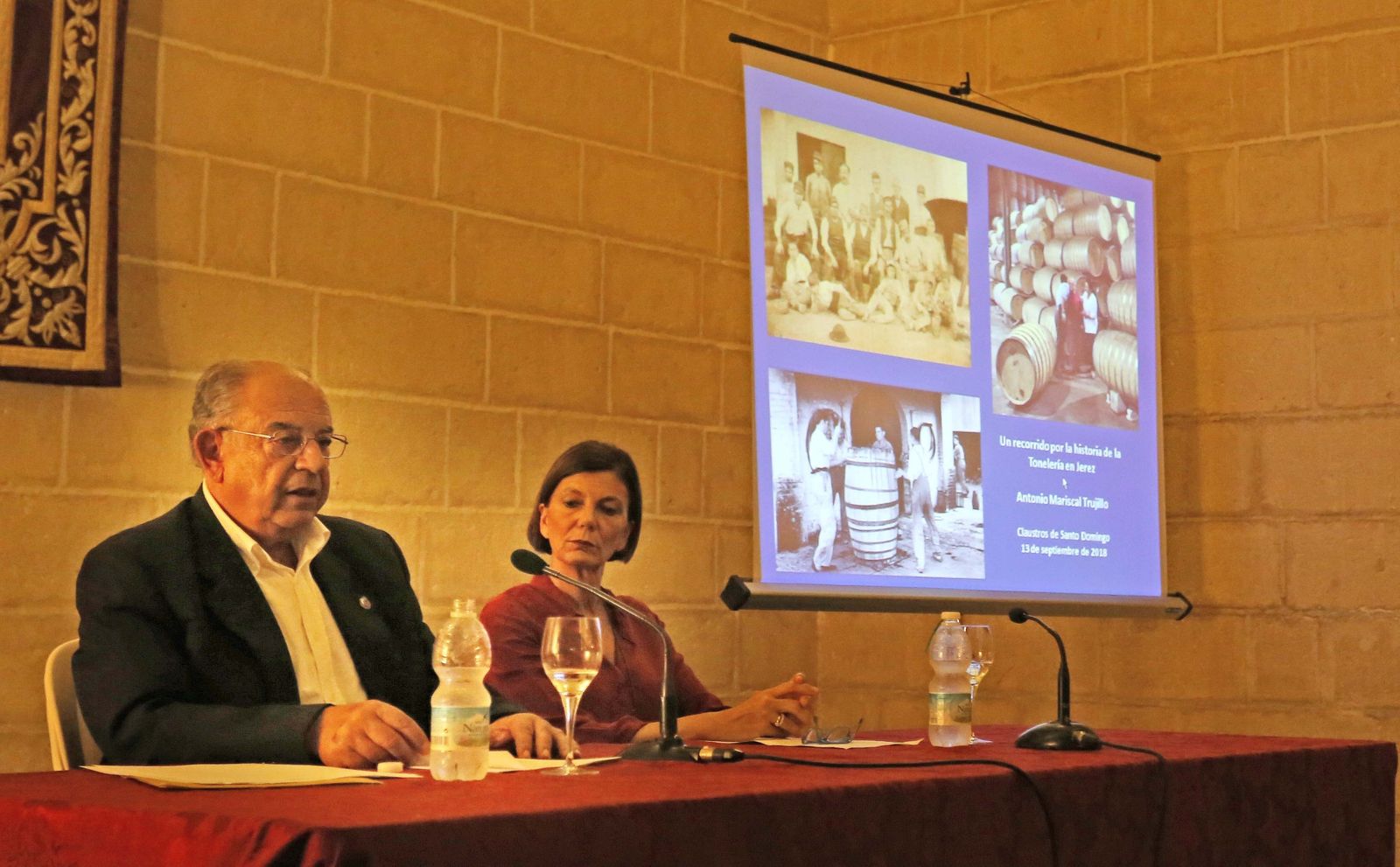 Un momento de la conferencia de Antonio Mariscal ayer en los Claustros de Santo Domingo.