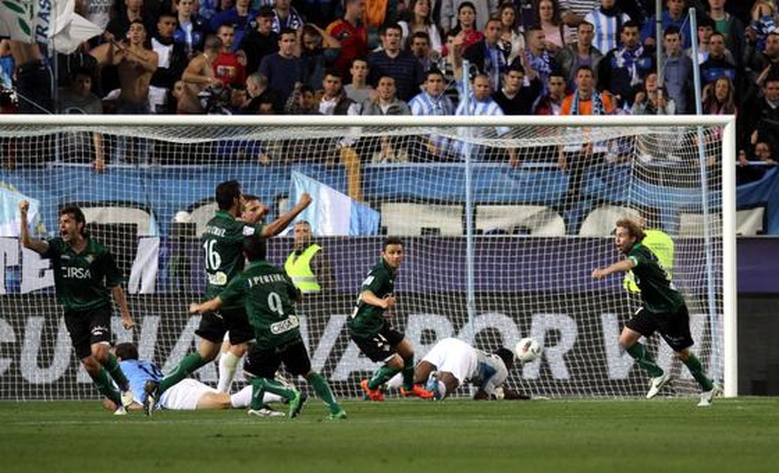 El Betis vence al Málaga en La Rosaleda (0-2). / Migue Fernández