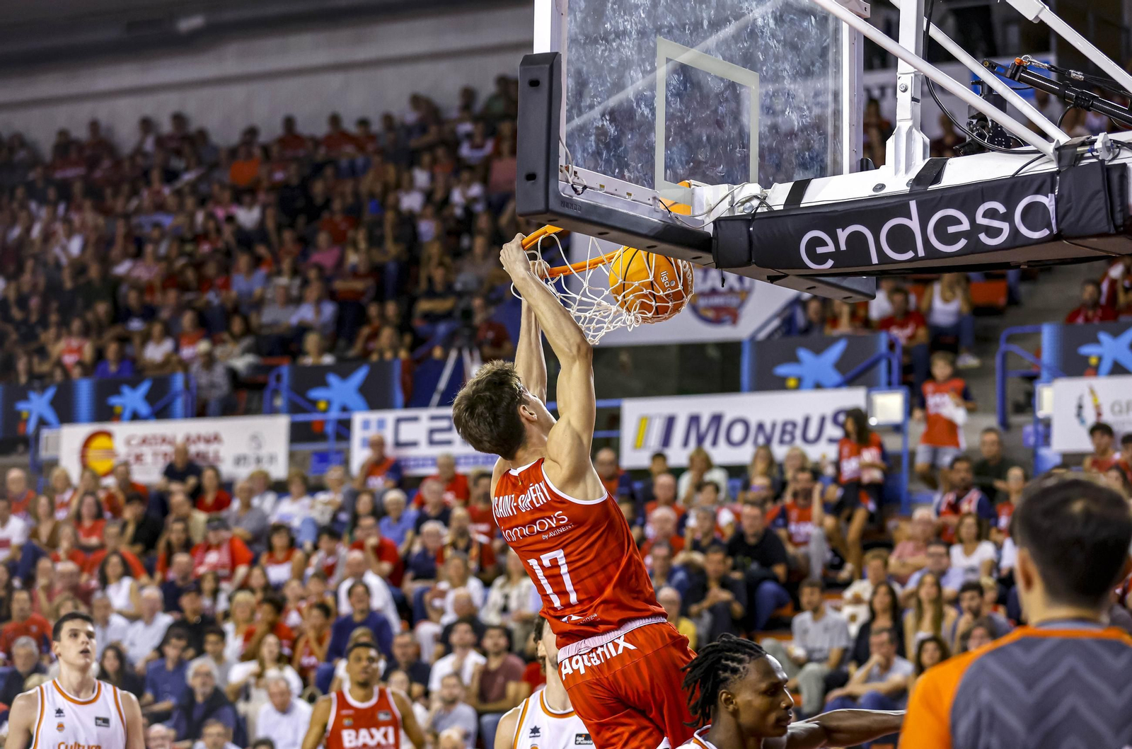 El mate de Saint-Supéry en el debut triunfal de Manresa ante Valencia
