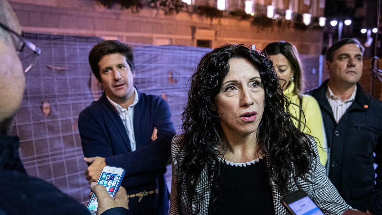 Rocío Ruiz, consejera de Igualdad, no podía ocultar su decepción por la debacle sufrida por Ciudadanos.