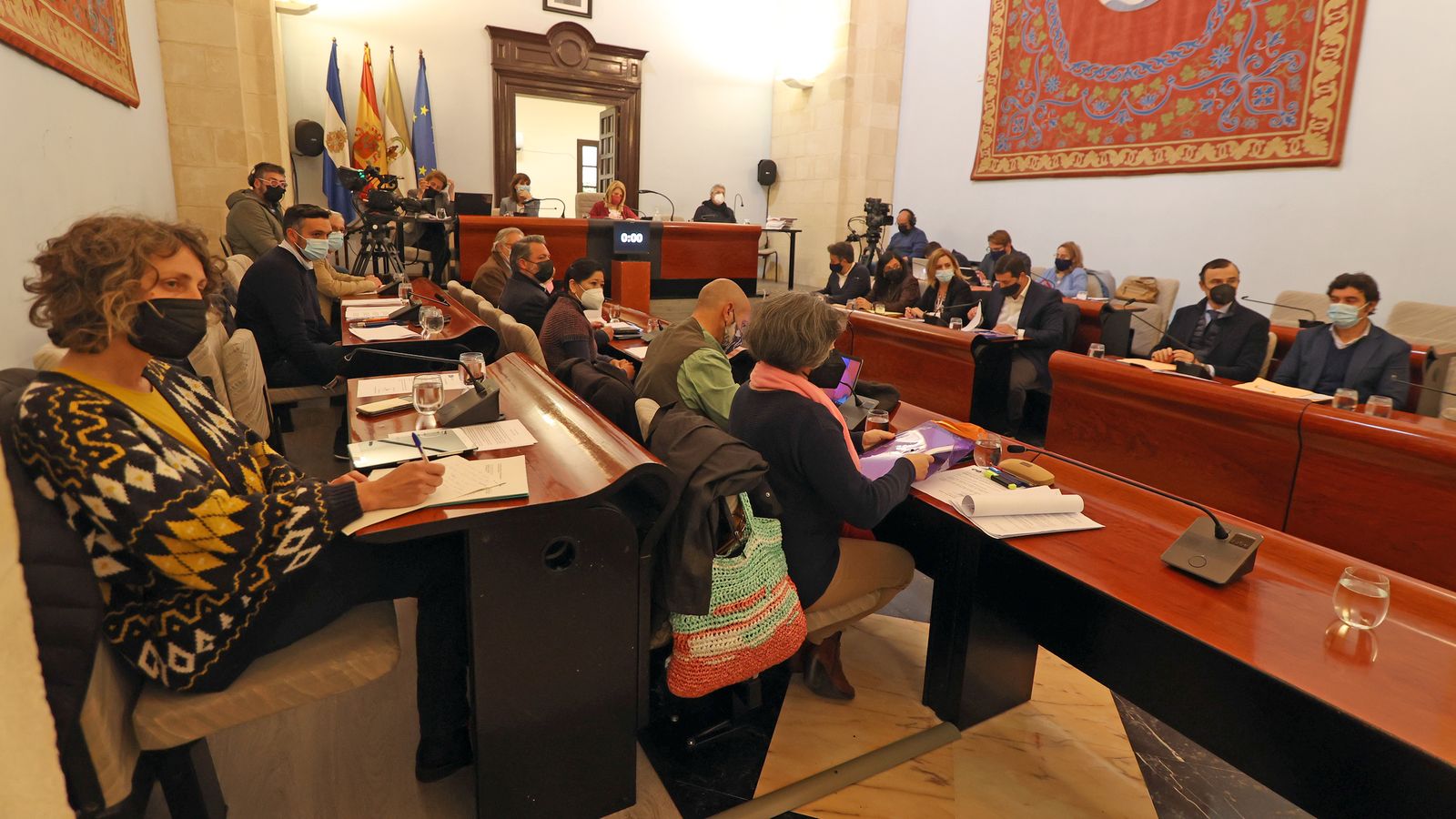 La concejala de Ganemos Jerez, a la izquierda, durante el pleno celebrado el pasado mes.
