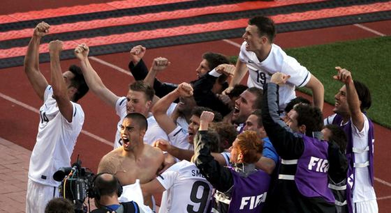 Los jugadores de Nueva Zelanda celebran el gol del empate. 

Foto: Efe