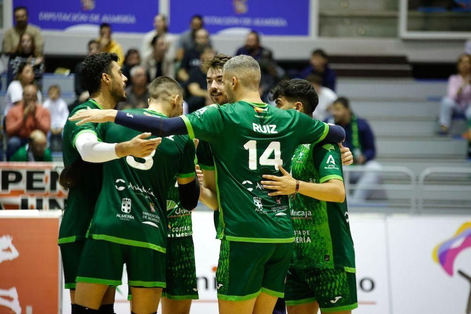 Los jugadores de Unicaja Almería celebran uno de los puntos de esta tarde