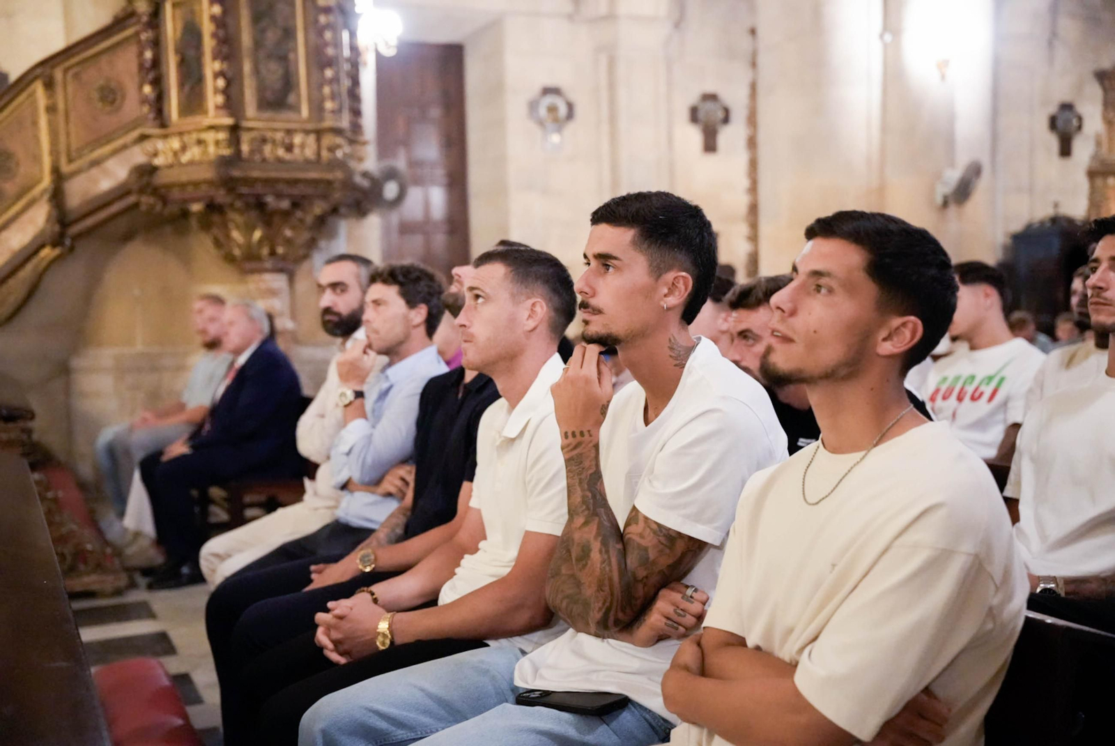 Las imágenes de la ofrenda floral de la UD Almería a la patrona de Almería, la Virgen del Mar