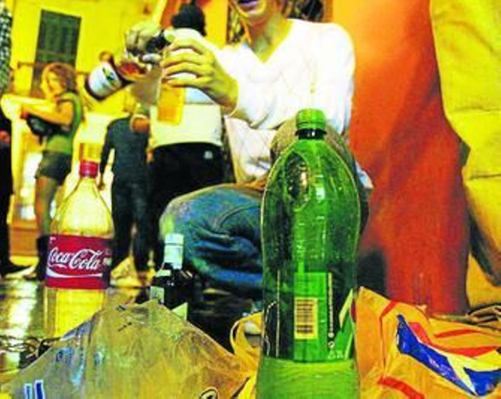 Jóvenes durante un 'botellón', en una imagen de archivo.