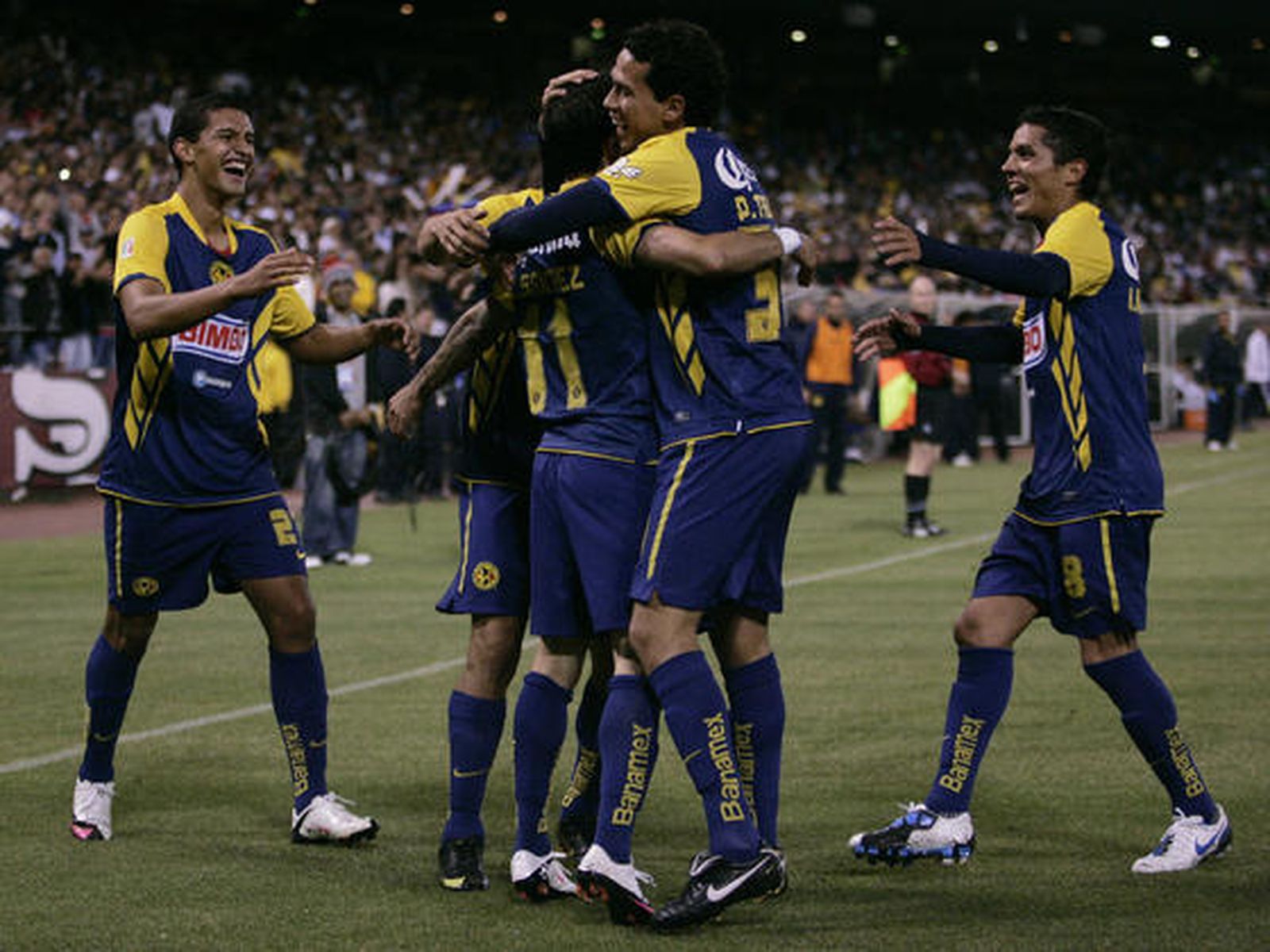 La era de Mourinho con el Real Madrid comenzó de forma triunfal después que el equipo español venciese por 2-3 a las Águilas del América de México, en partido amistoso disputado en el Candlestick Park de San Francisco.

Foto: REUTER