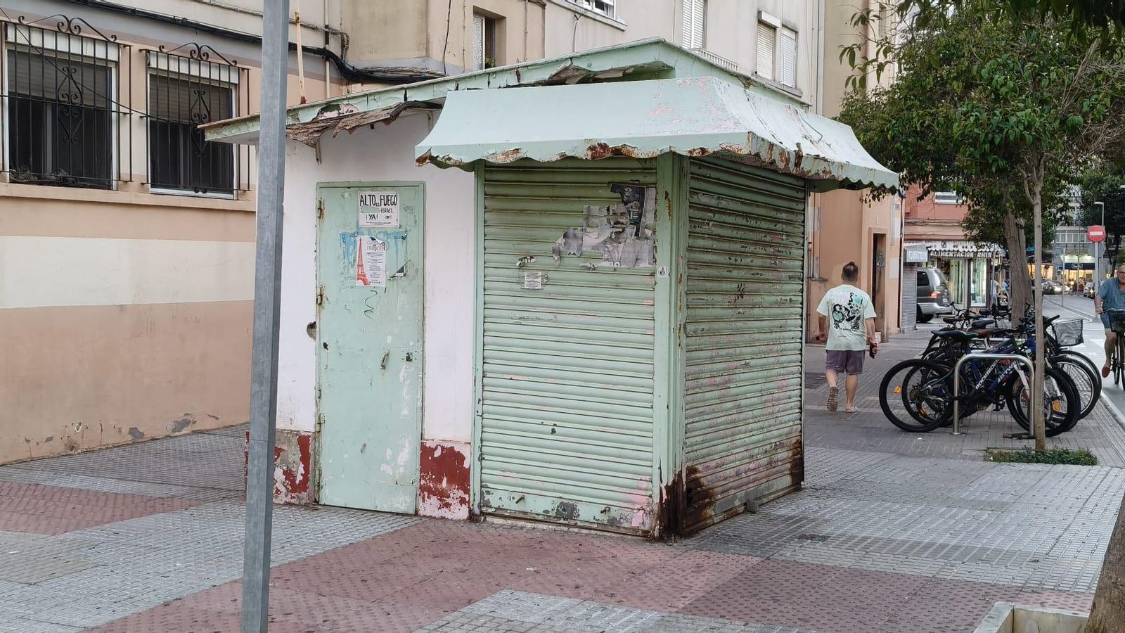 Los antiguos y abandonados quioscos perjudican el aspecto de la ciudad por culpa de su situación de deterioro por lo que necesitan algún tipo de pensada al respecto