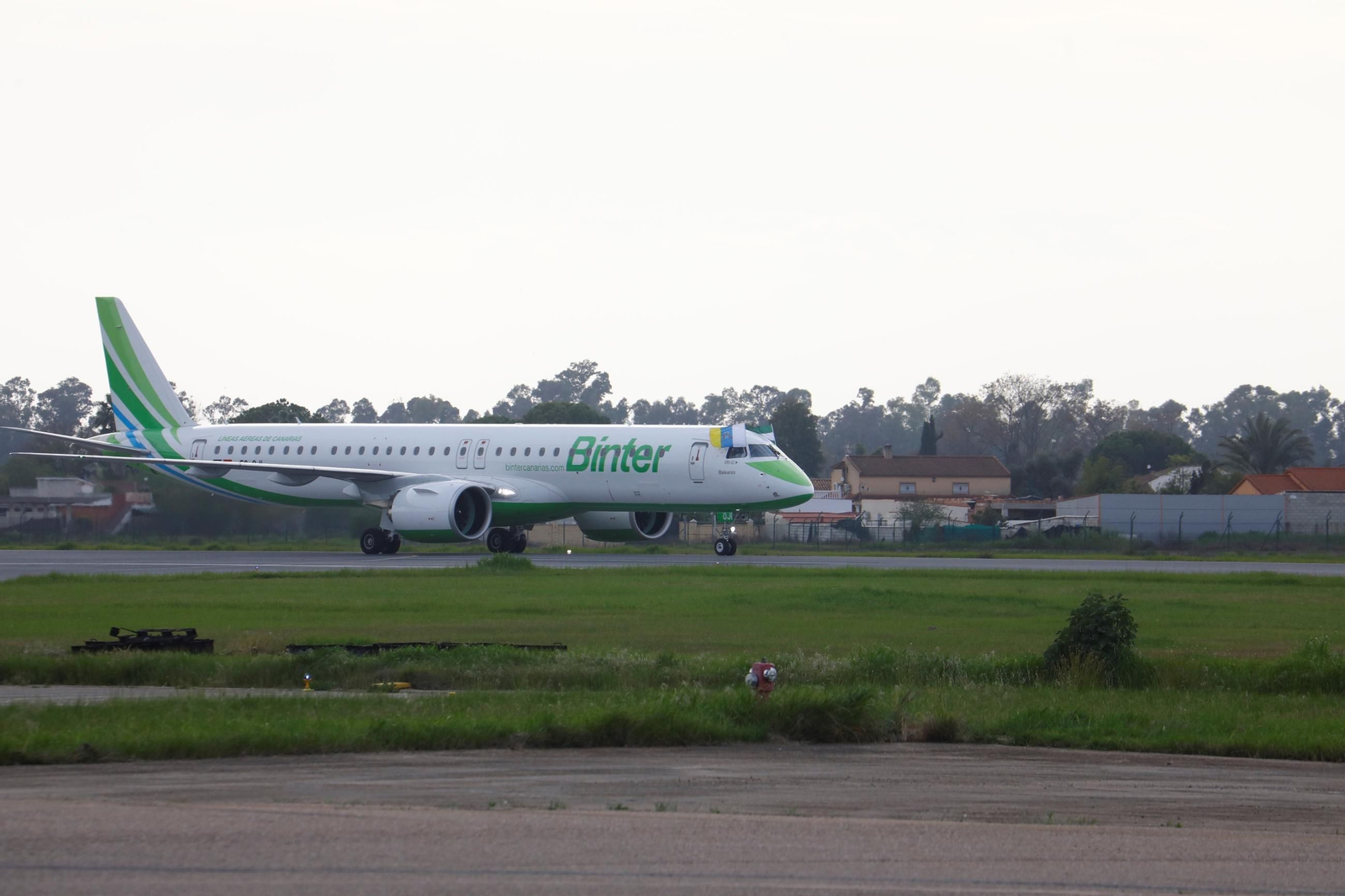 El aeropuerto de Córdoba recibe el primer vuelo de Binter desde Canarias, en imágenes