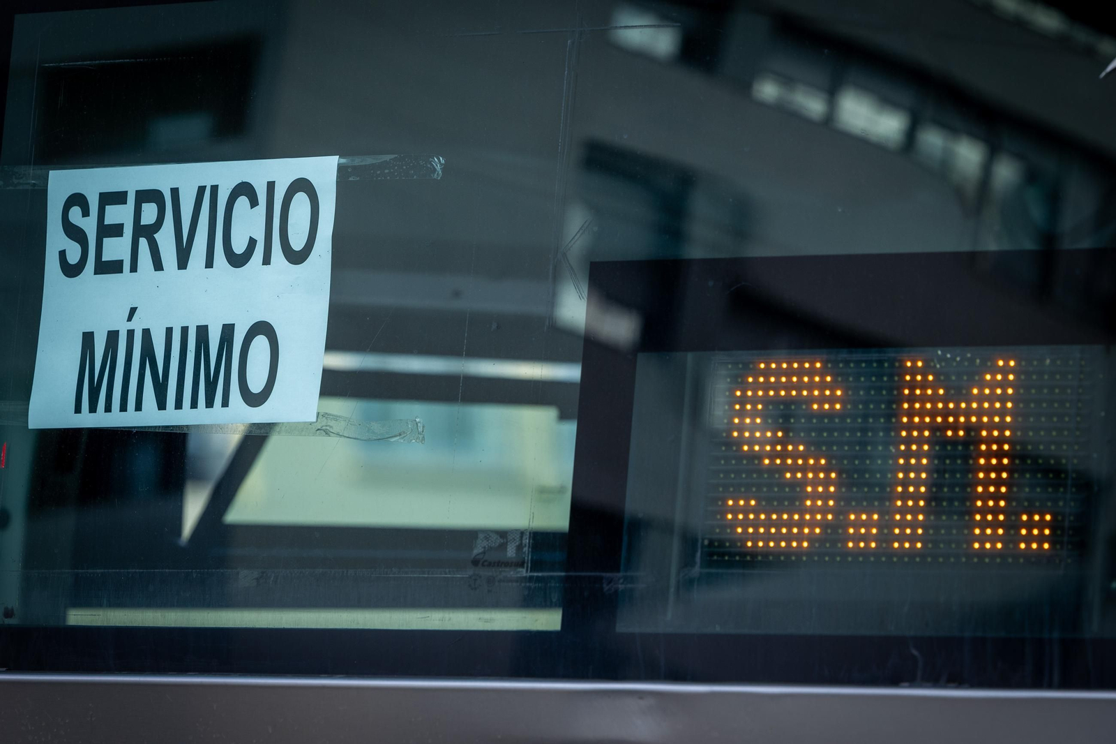 Imágenes de la primera jornada de huelga de autobuses en Cádiz