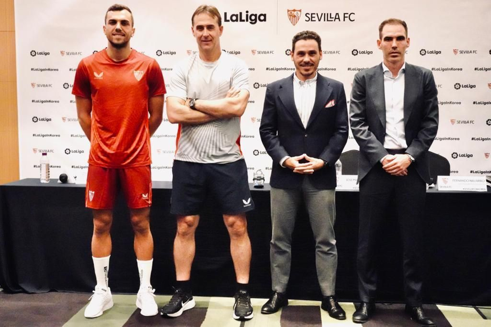 Joan Jordán, Julen Lopetegui, Del Nido Carrasco y Fernando Navarro, en Seúl.