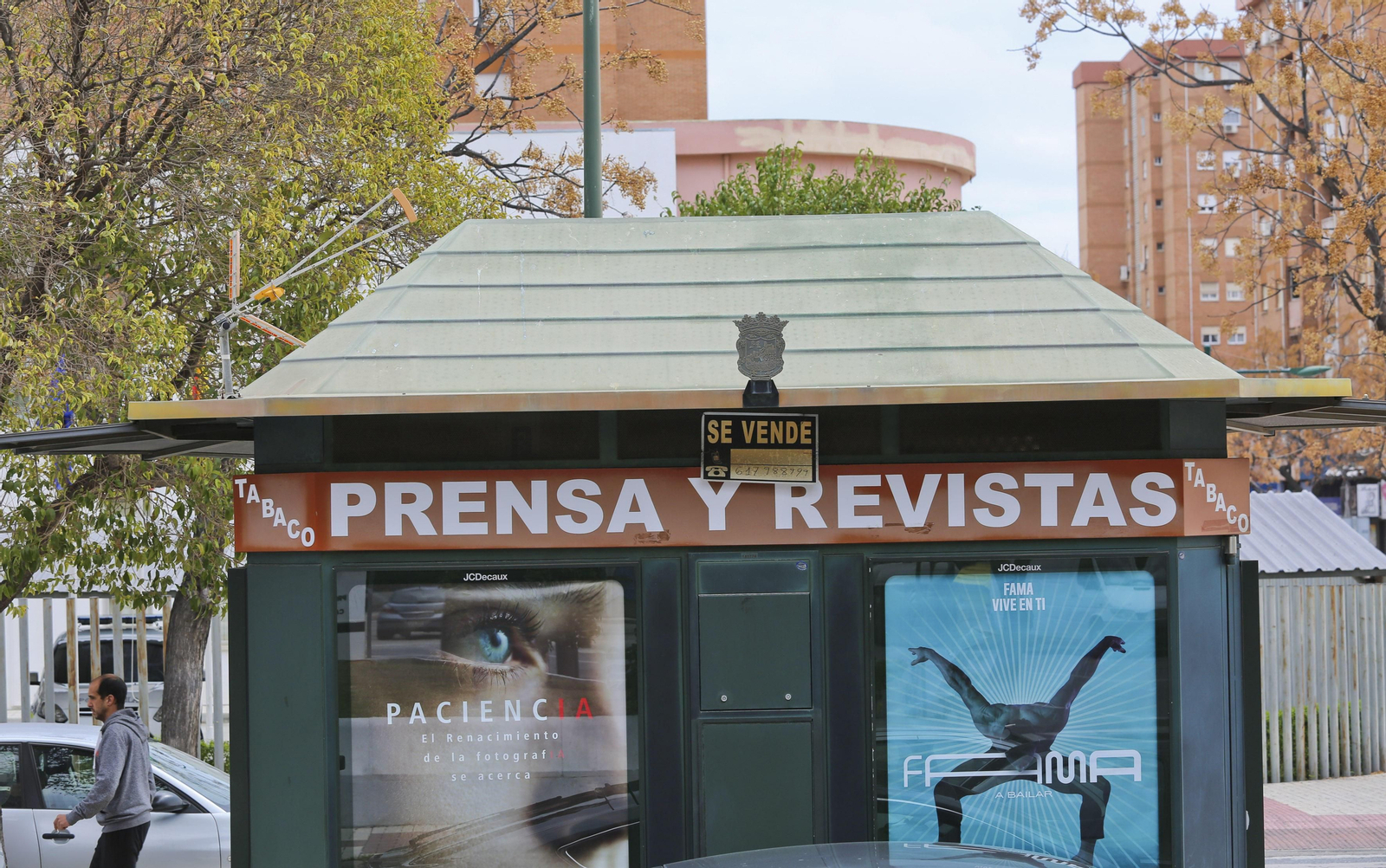 Un quiosco en proceso de venta en la calle José Palanca, en la Carretera de Cádiz.