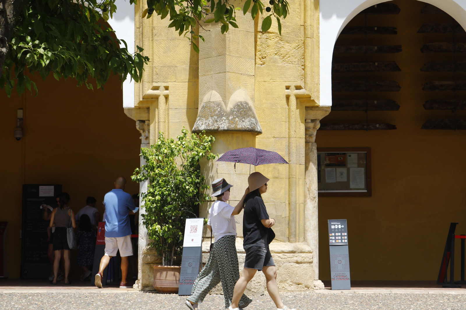 Córdoba bajo el aviso naranja en la segunda ola de calor del verano, en imágenes