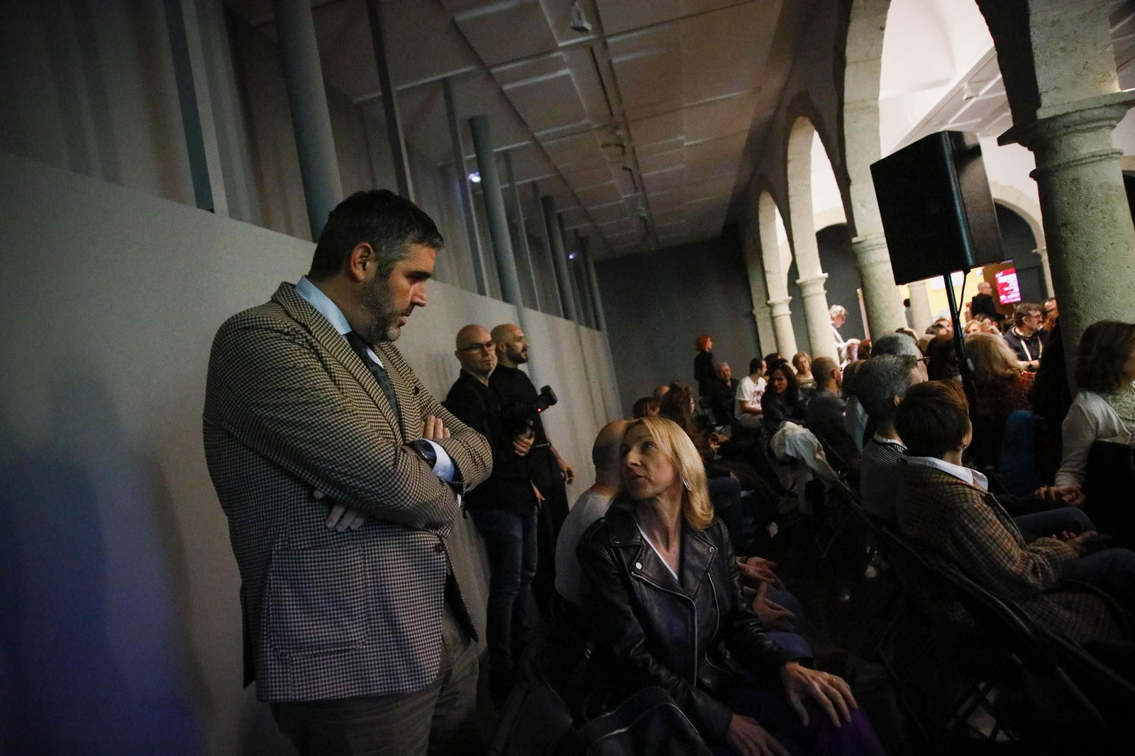 El Centro Andaluz de la Fotografía de Almería presenta el calendario 2025 con la actuación de la bailaora María Moreno, en imágenes