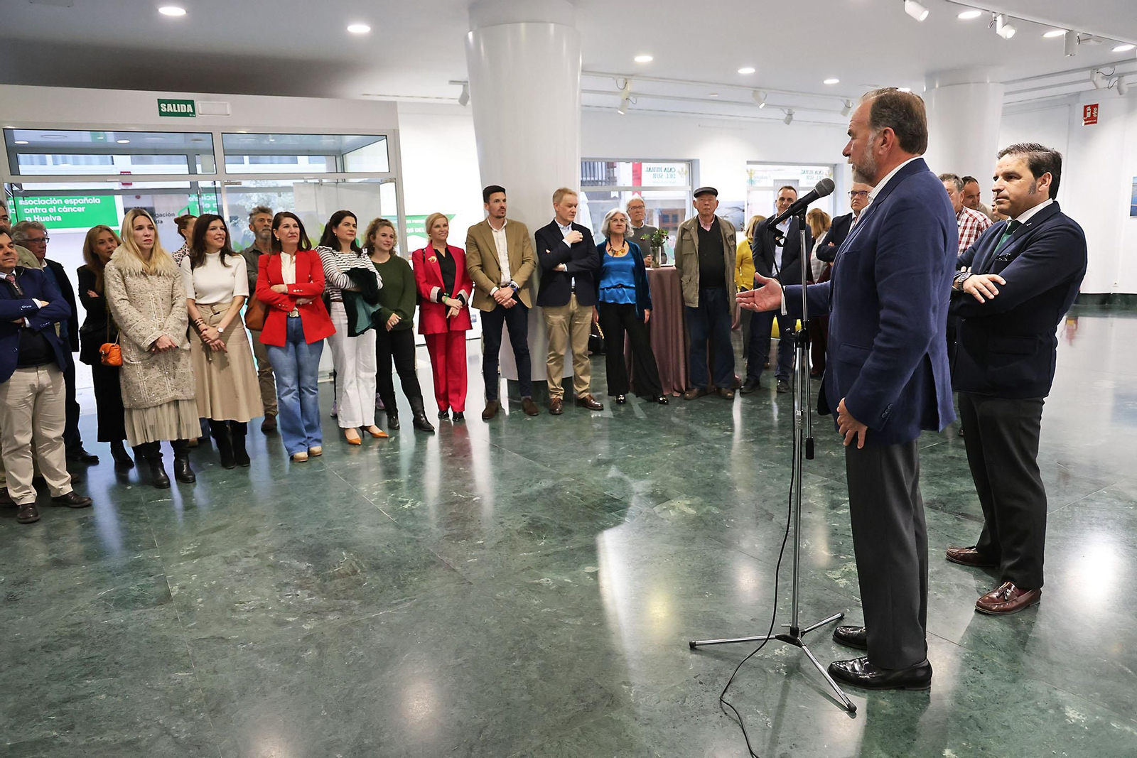 Imágenes de la inauguración de la muestra fotográfica 'Marismas del Odiel. Un paraje por descubrir'. En el Centro Cultural 'José Luis García Palacios'