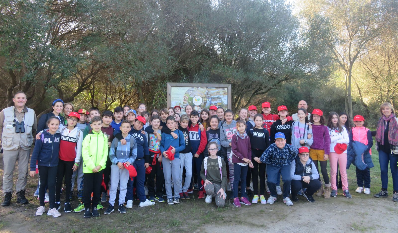 Alumnos participantes en las jornadas sobre los humedales en Madrevieja.