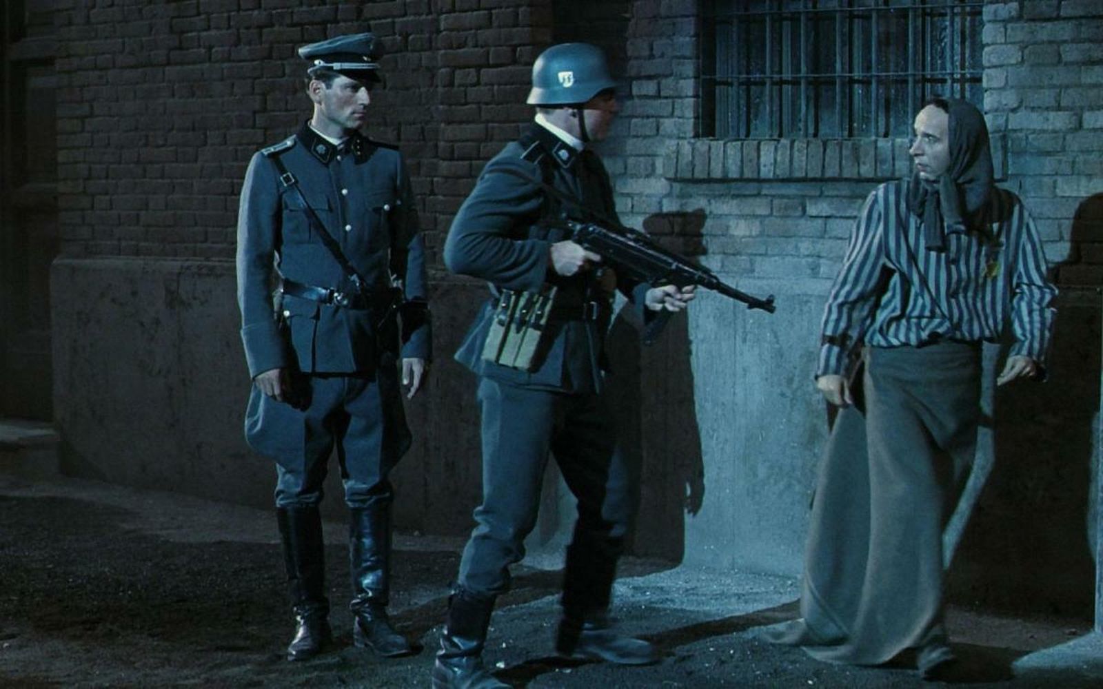 Roberto Benigni en un fotograma de 'La vida es bella'.