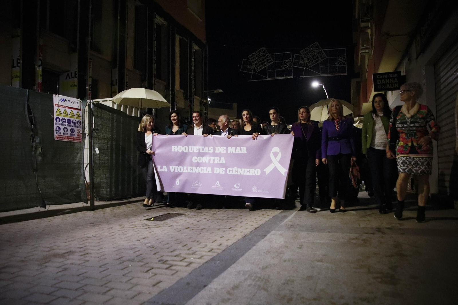 Manifestación por el 25 N en Roquetas de Mar