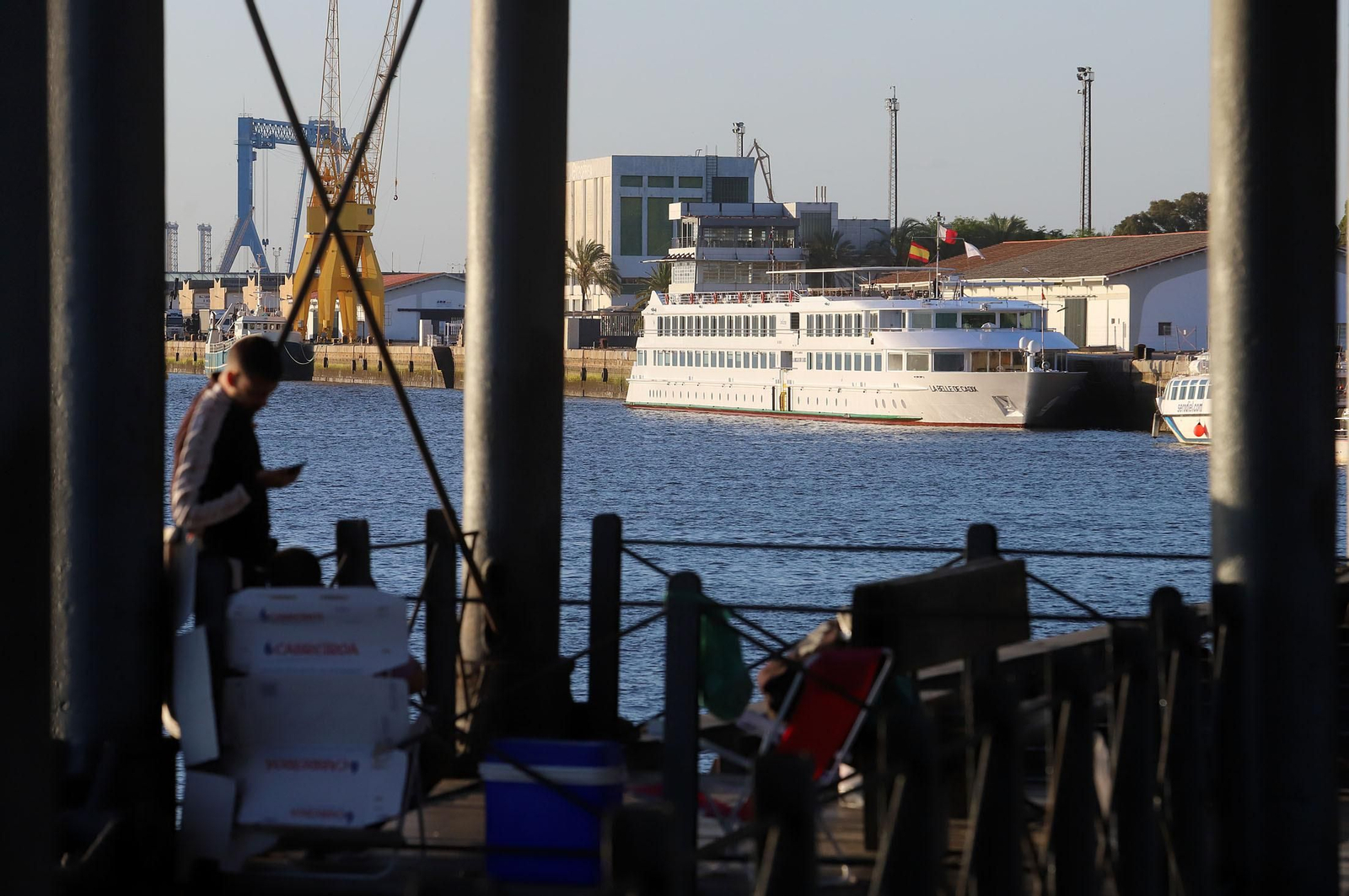 Llegada del del crucero La Belle de Cadix al Puerto de Huelva