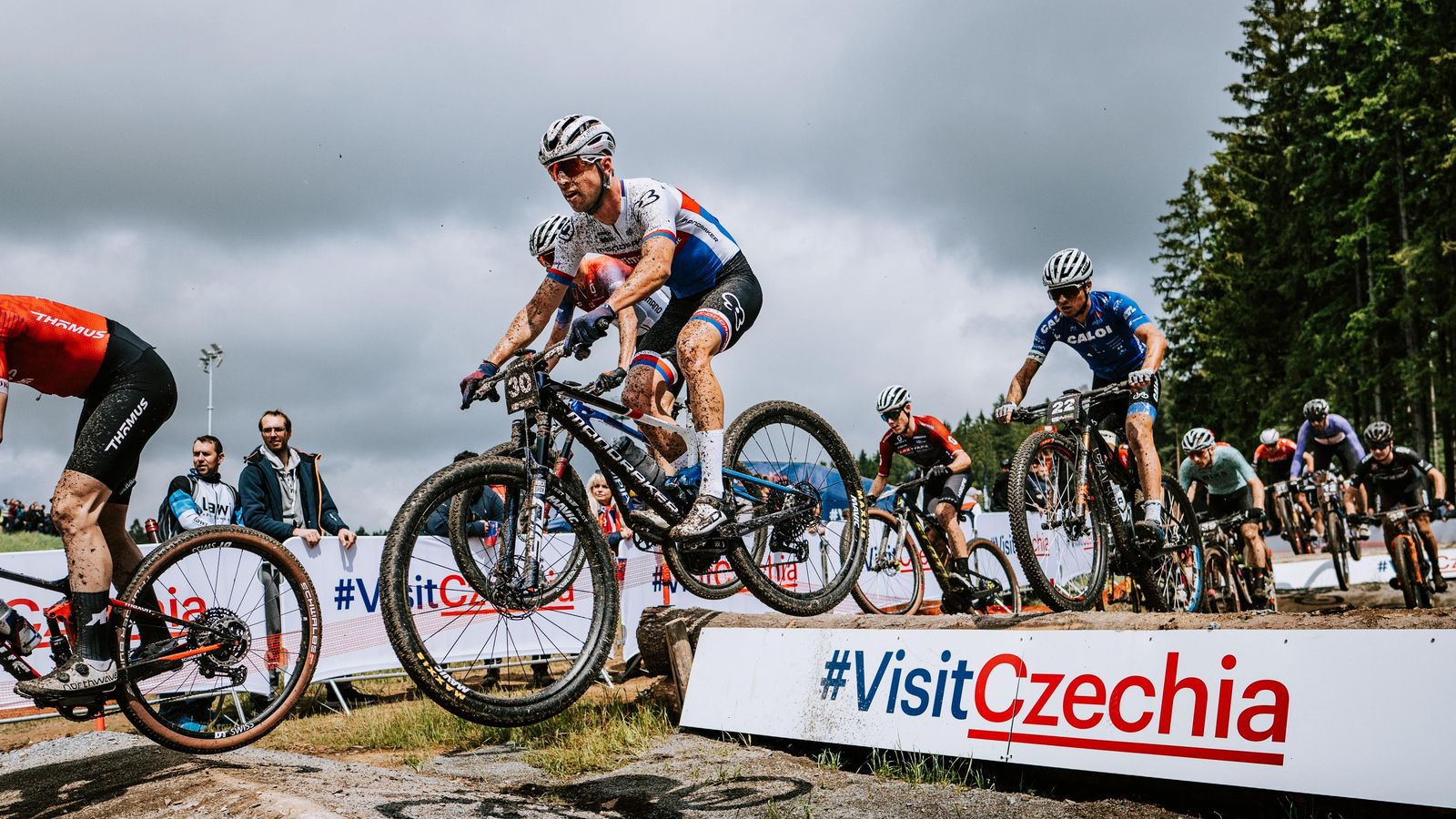 Un grupo de ciclistas durante una prueba de la Copa del Mundo del presente año