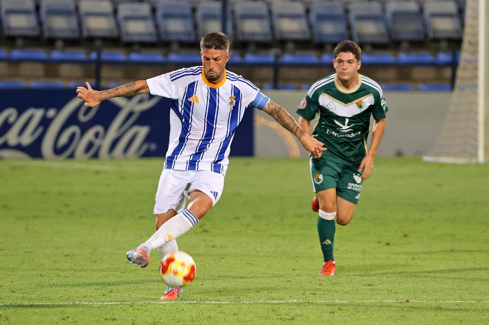 Un lance del Recre-Cacereño del Trofeo Colombino, uno de los amistosos de este verano.